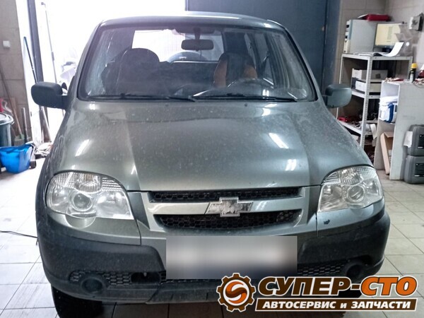 Chevrolet Niva 2010 в боксе Супер-СТО
